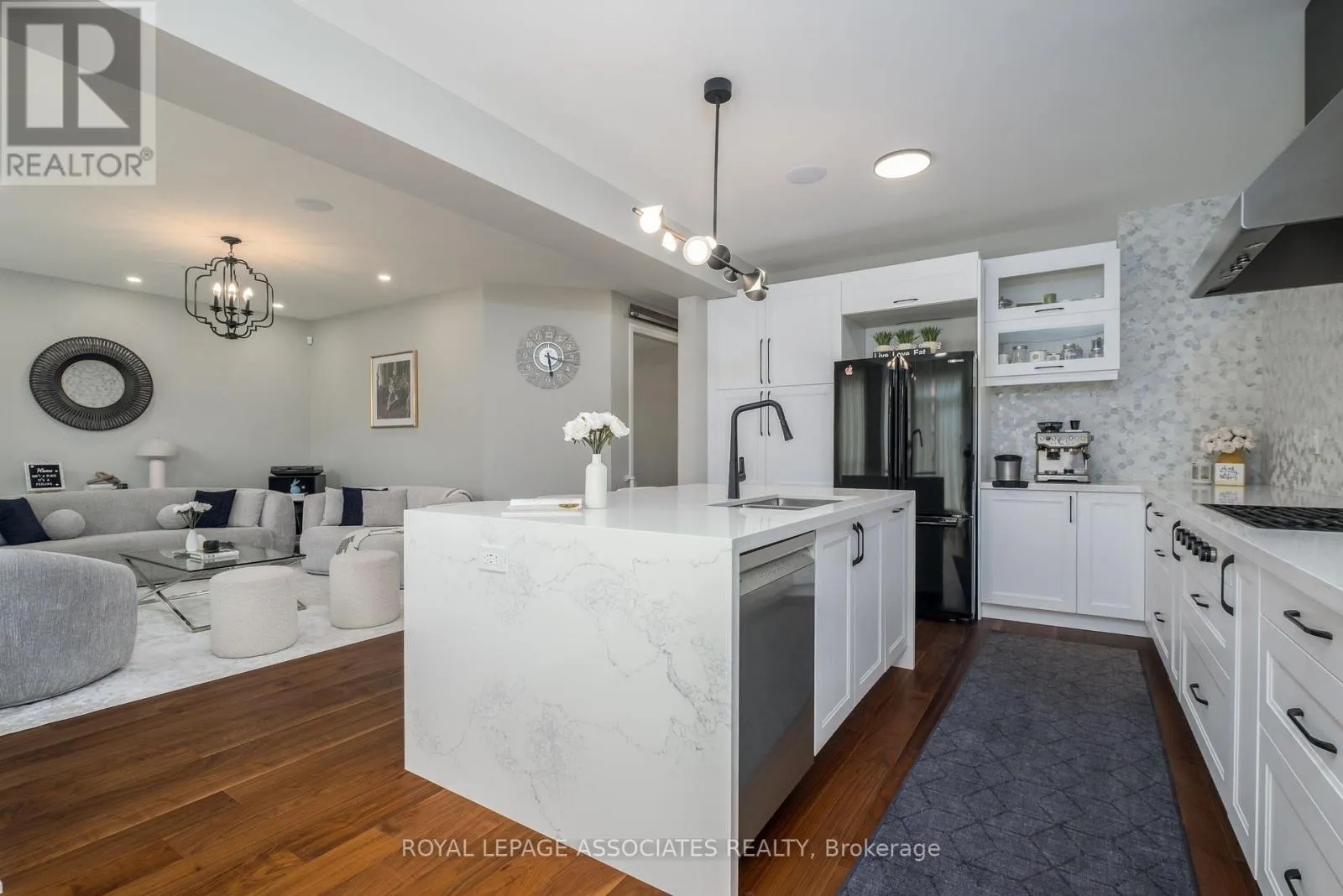 5 ROCKLAND CRESCENT