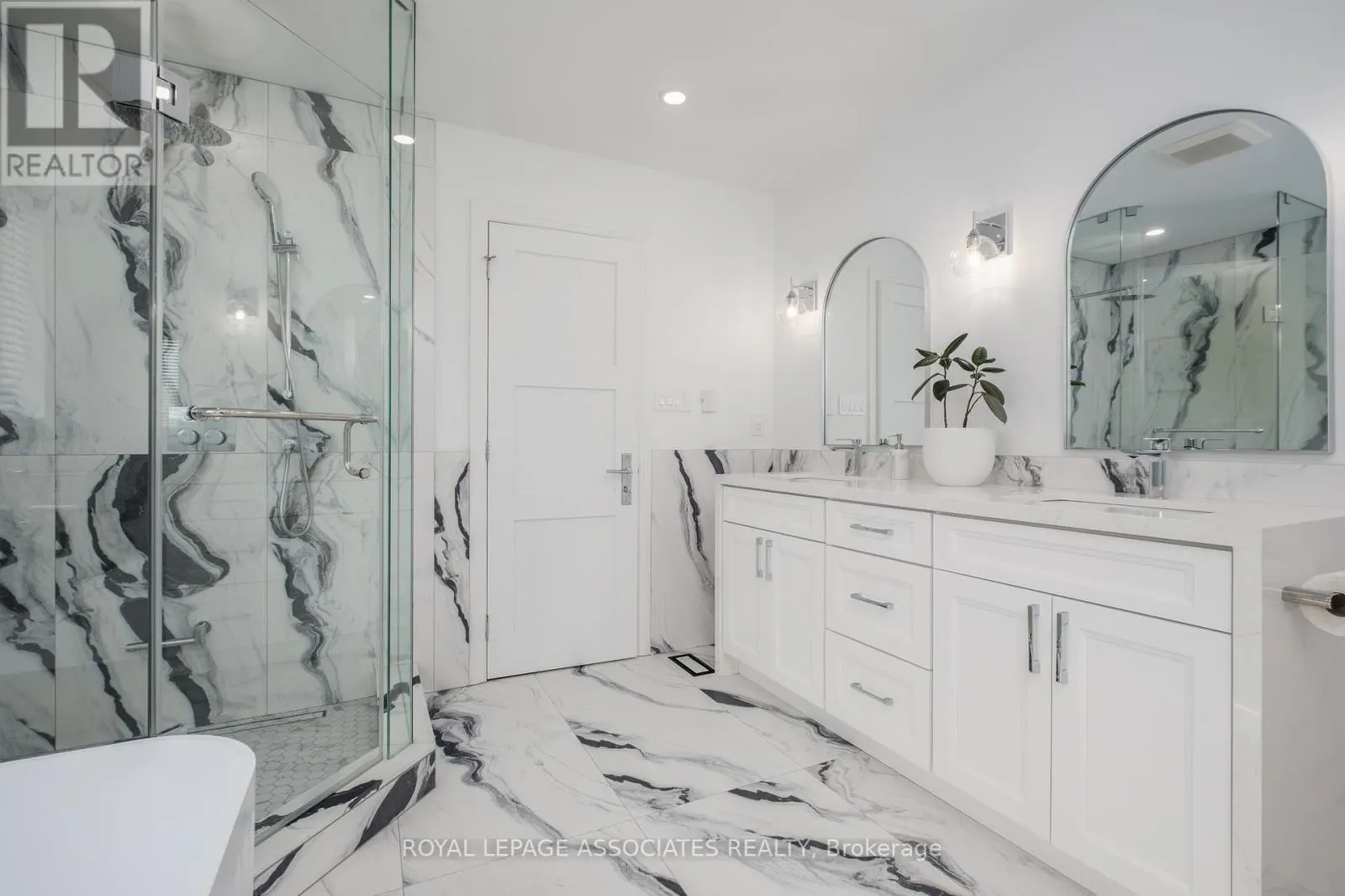 5 ROCKLAND CRESCENT