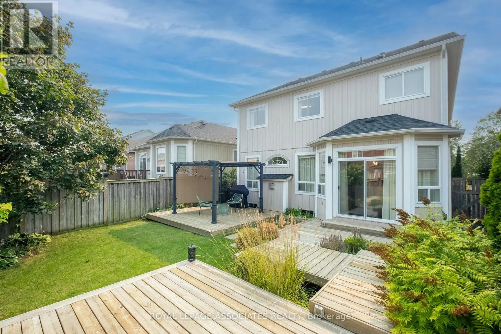 5 ROCKLAND CRESCENT