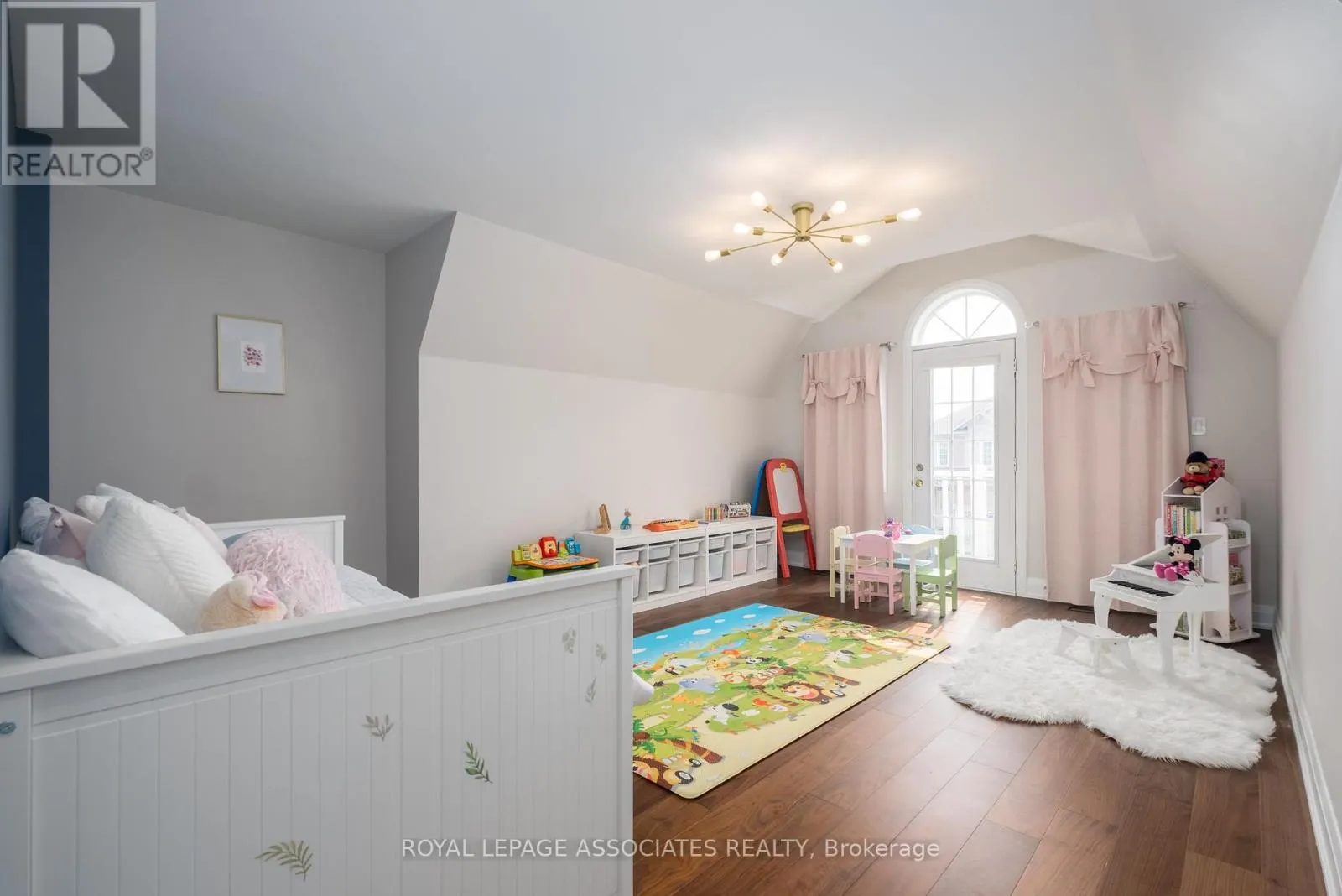 5 ROCKLAND CRESCENT