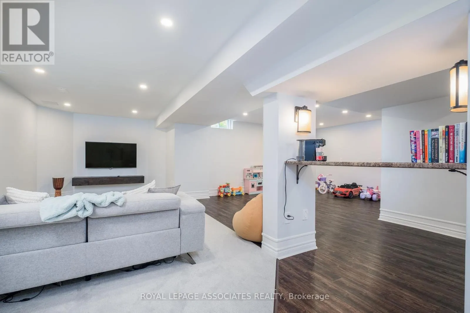5 ROCKLAND CRESCENT