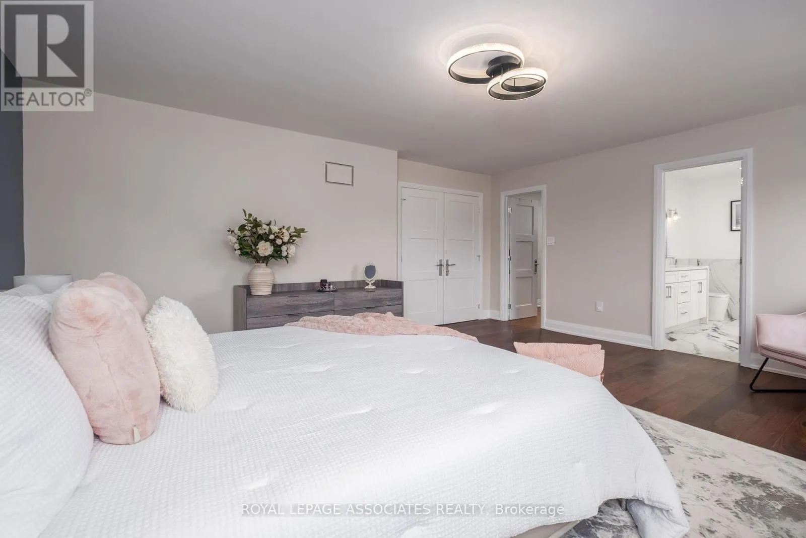 5 ROCKLAND CRESCENT
