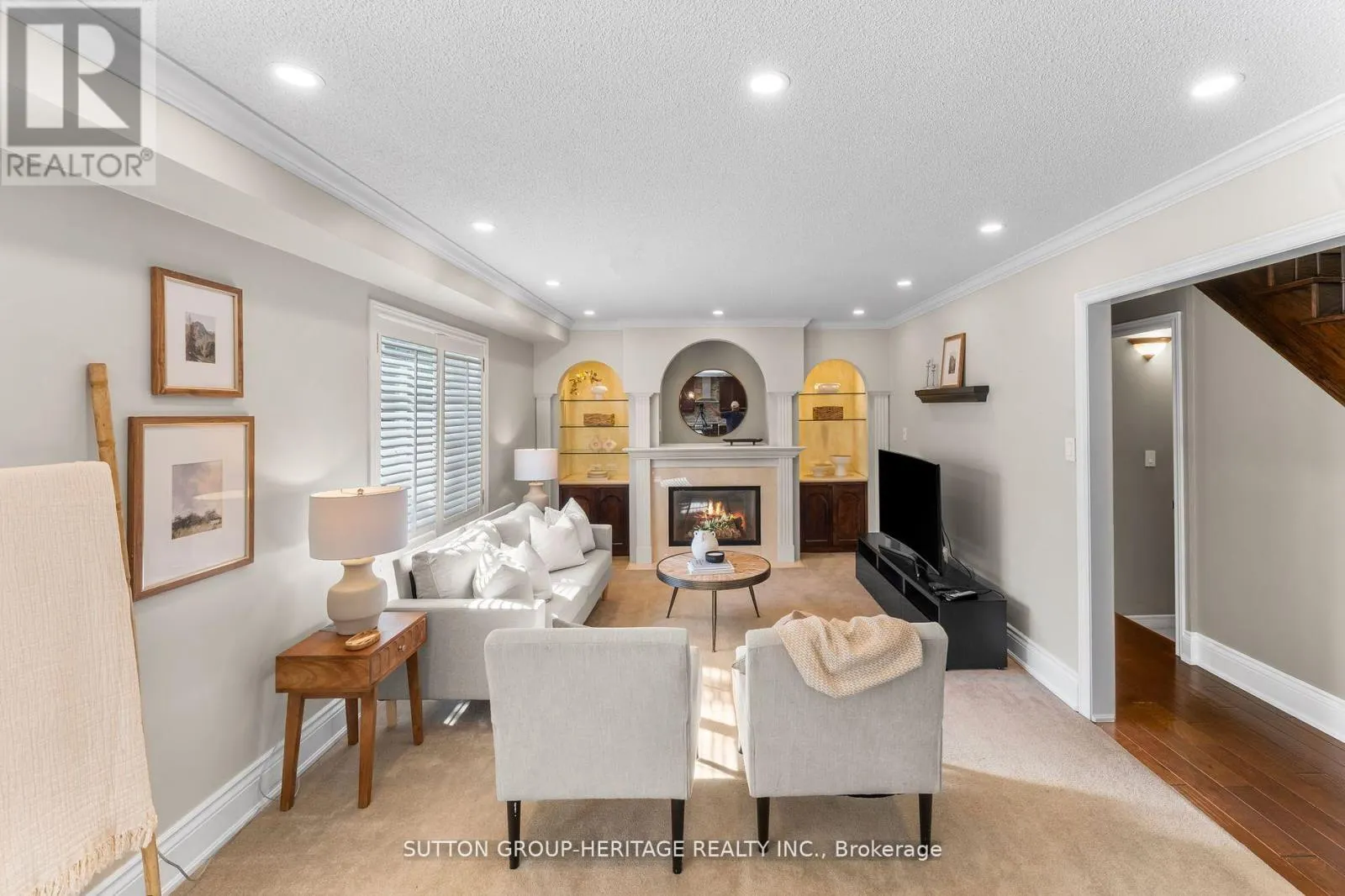 2300 ABBOTT CRESCENT