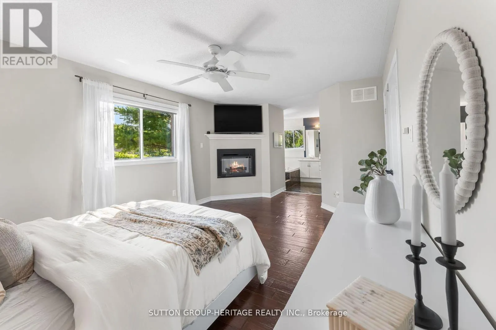 2300 ABBOTT CRESCENT