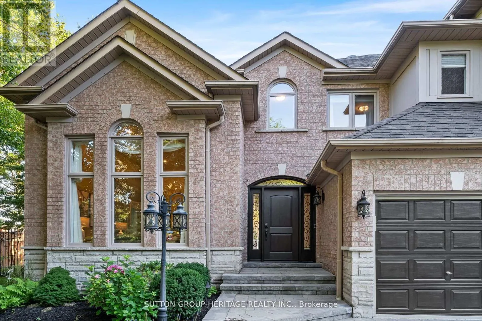 2300 ABBOTT CRESCENT