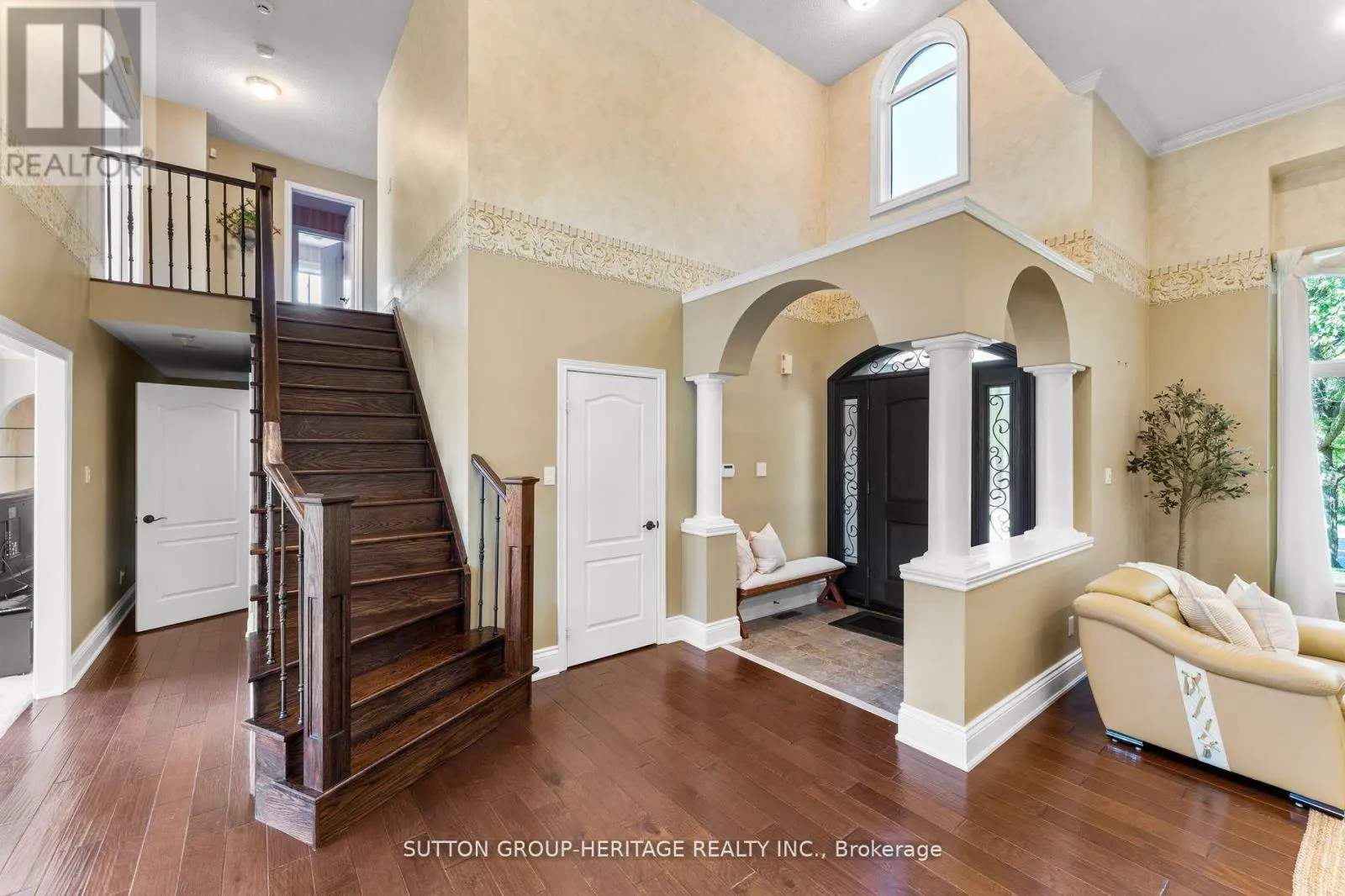 2300 ABBOTT CRESCENT