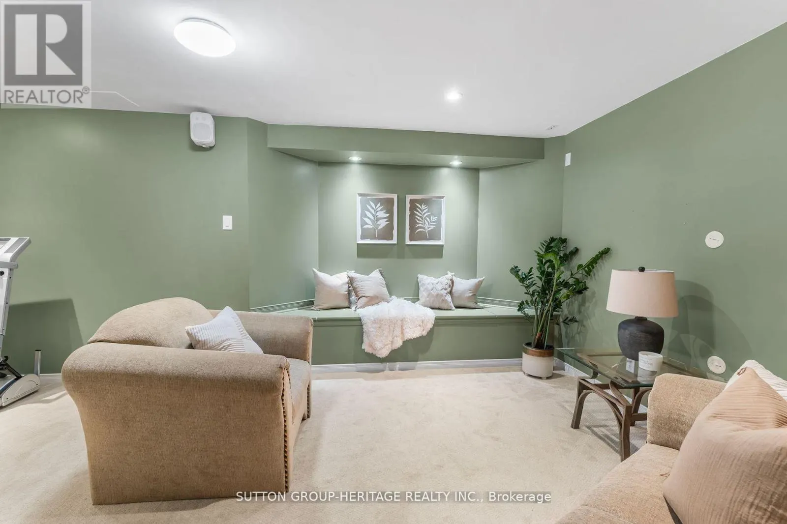 2300 ABBOTT CRESCENT