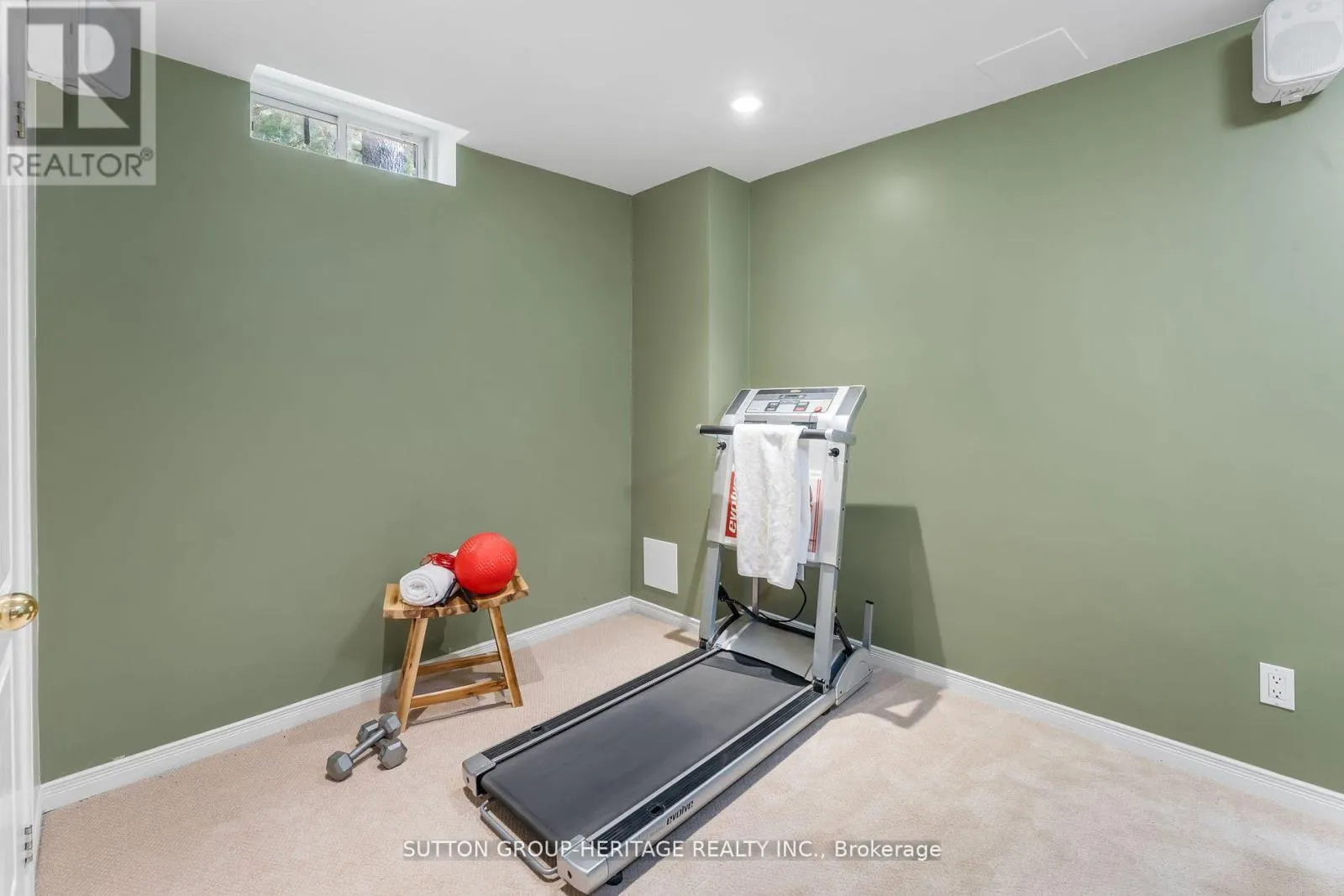 2300 ABBOTT CRESCENT