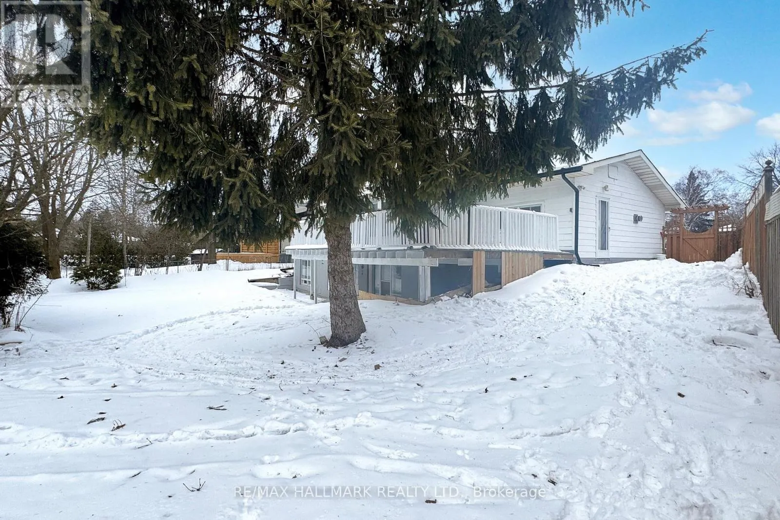 696 JASMINE CRESCENT