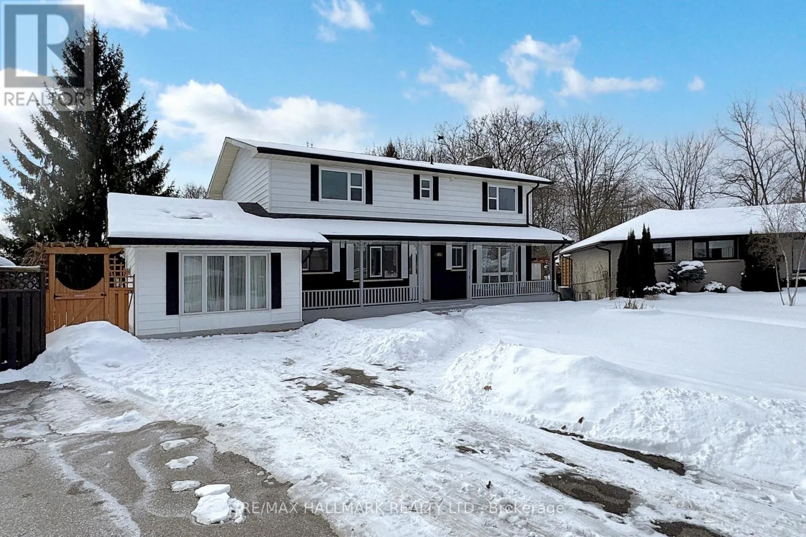 696 JASMINE CRESCENT