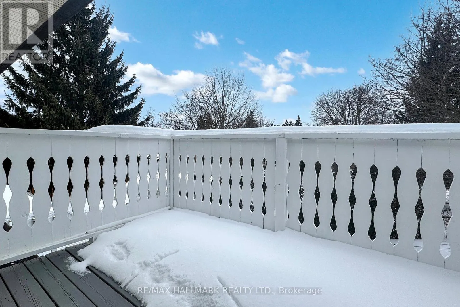 696 JASMINE CRESCENT