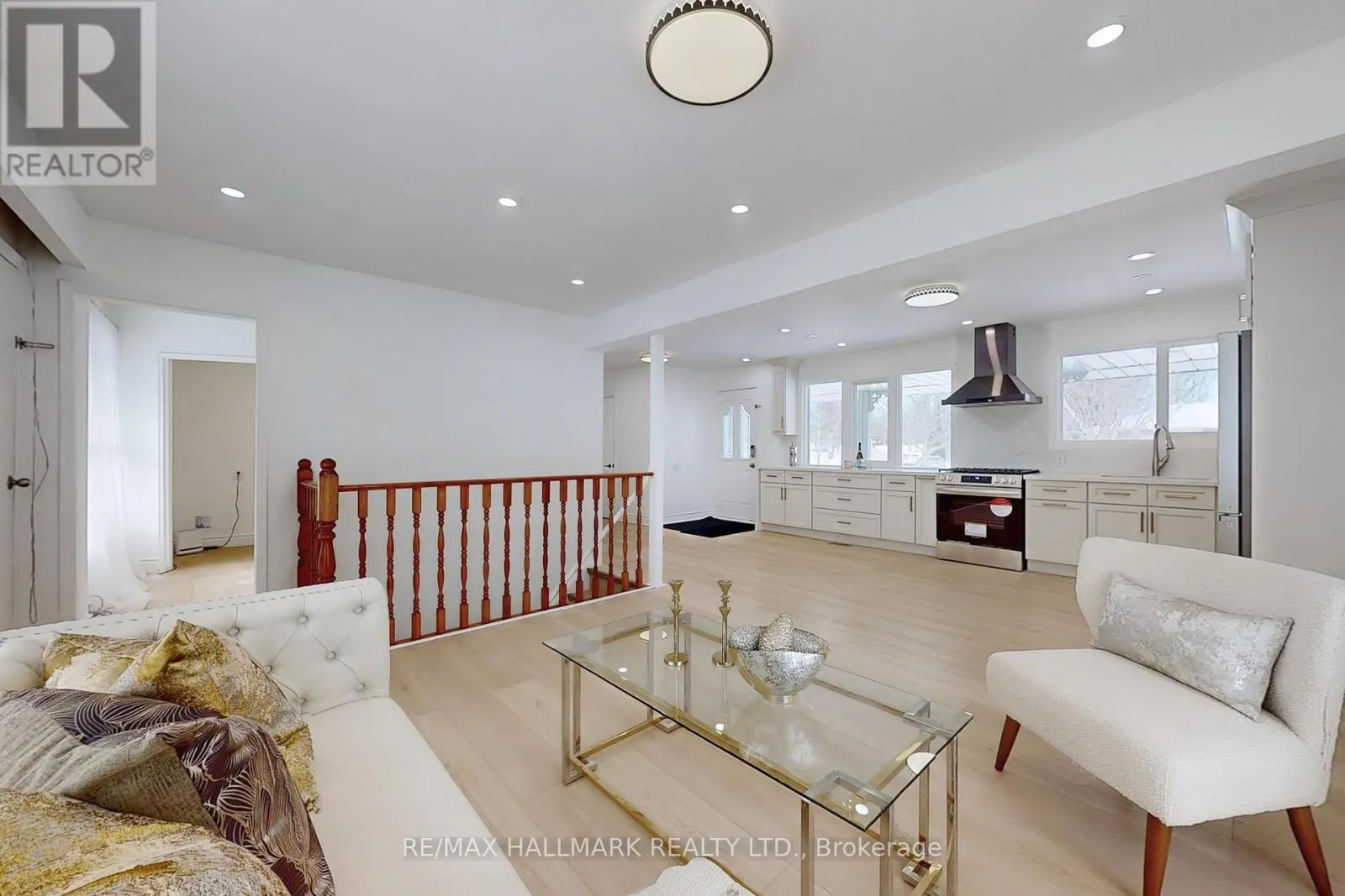 696 JASMINE CRESCENT