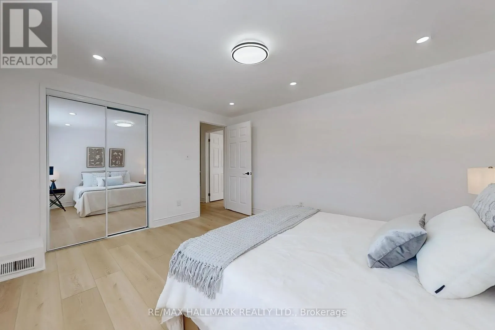 696 JASMINE CRESCENT