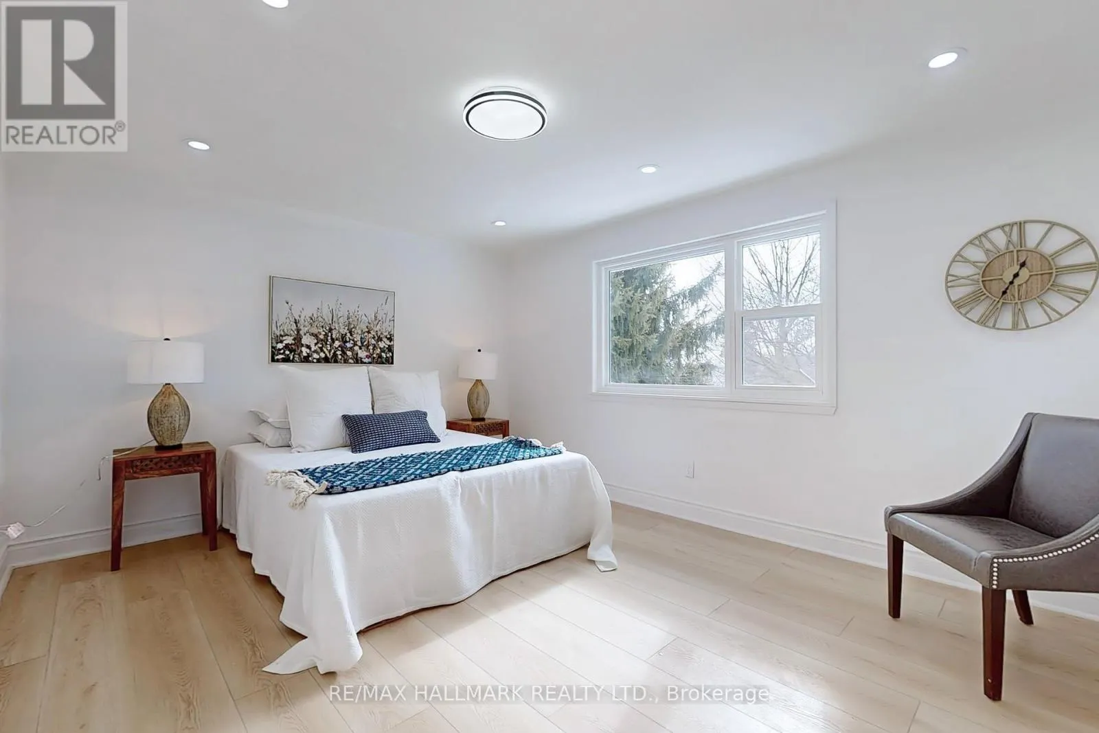 696 JASMINE CRESCENT