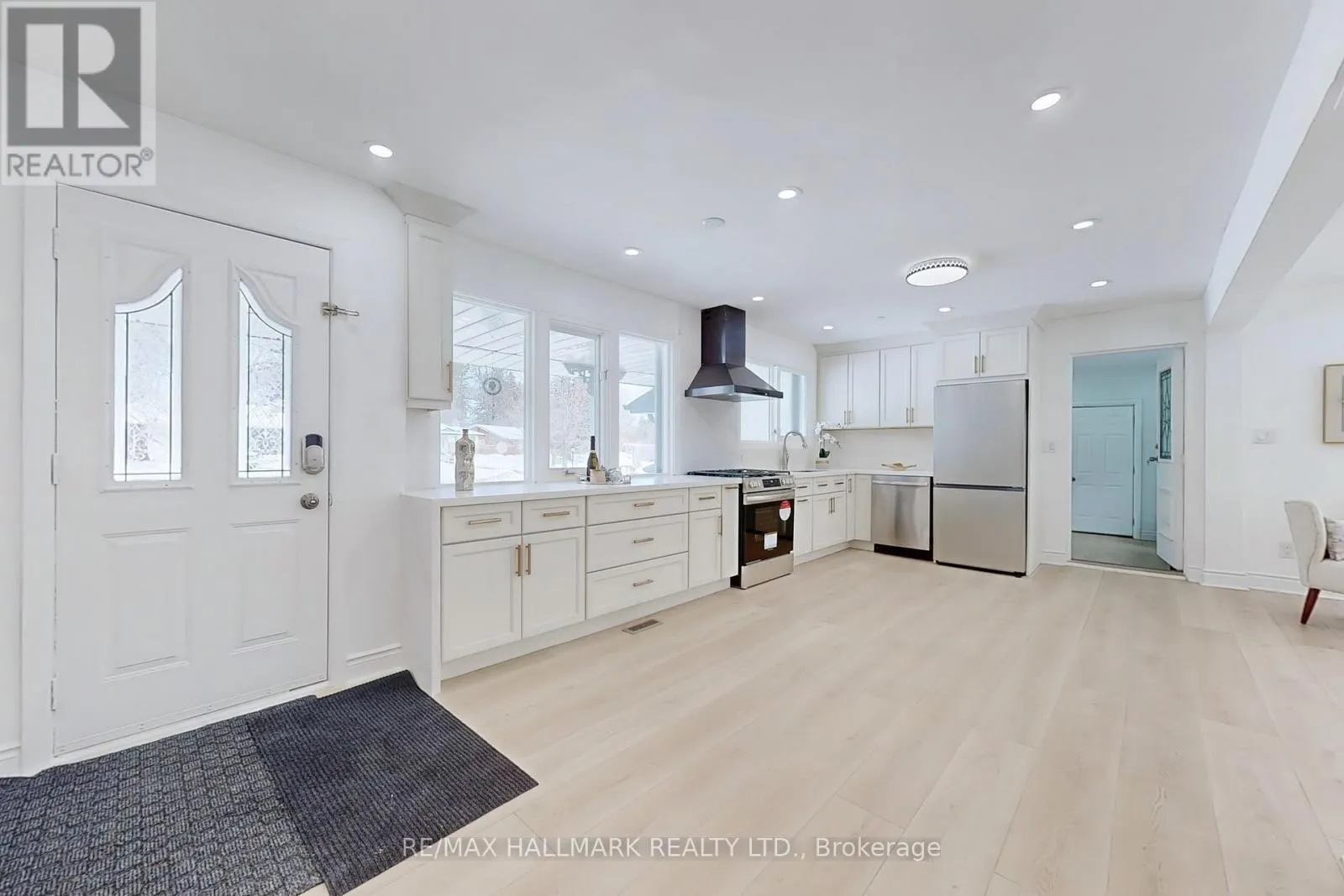 696 JASMINE CRESCENT