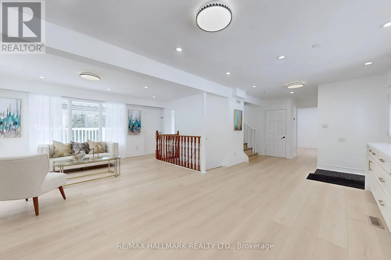 696 JASMINE CRESCENT