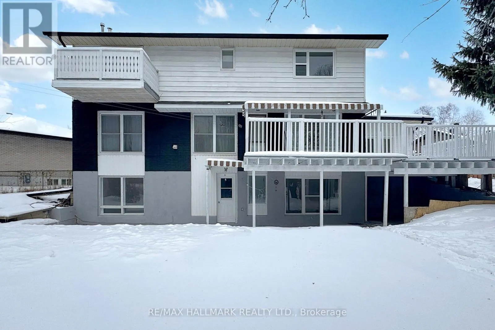 696 JASMINE CRESCENT
