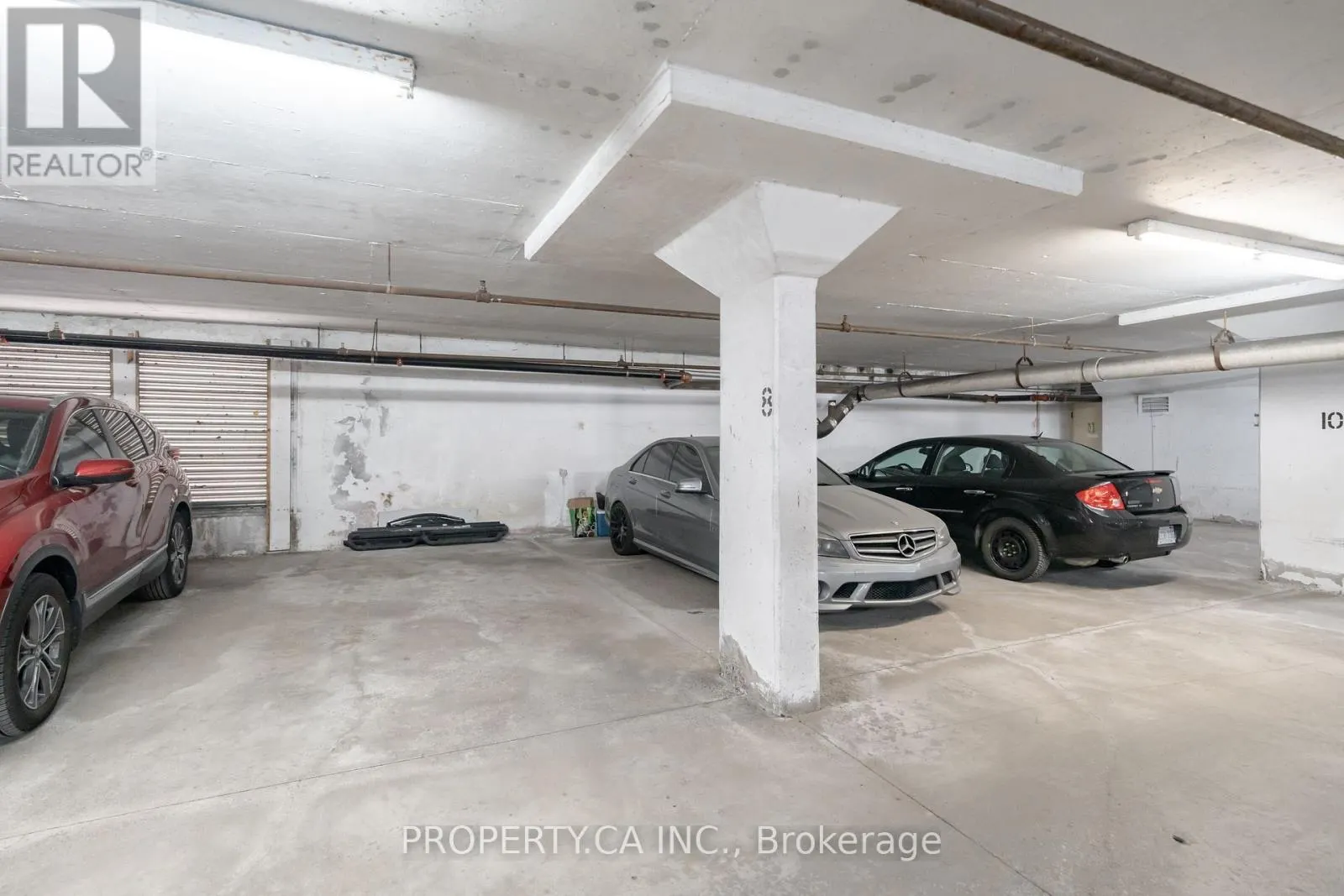 812 - 25 CUMBERLAND LANE