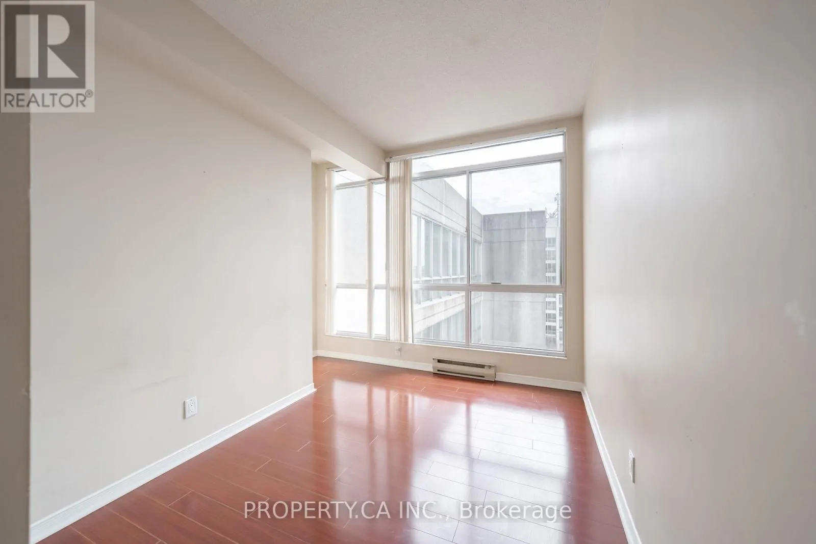 812 - 25 CUMBERLAND LANE