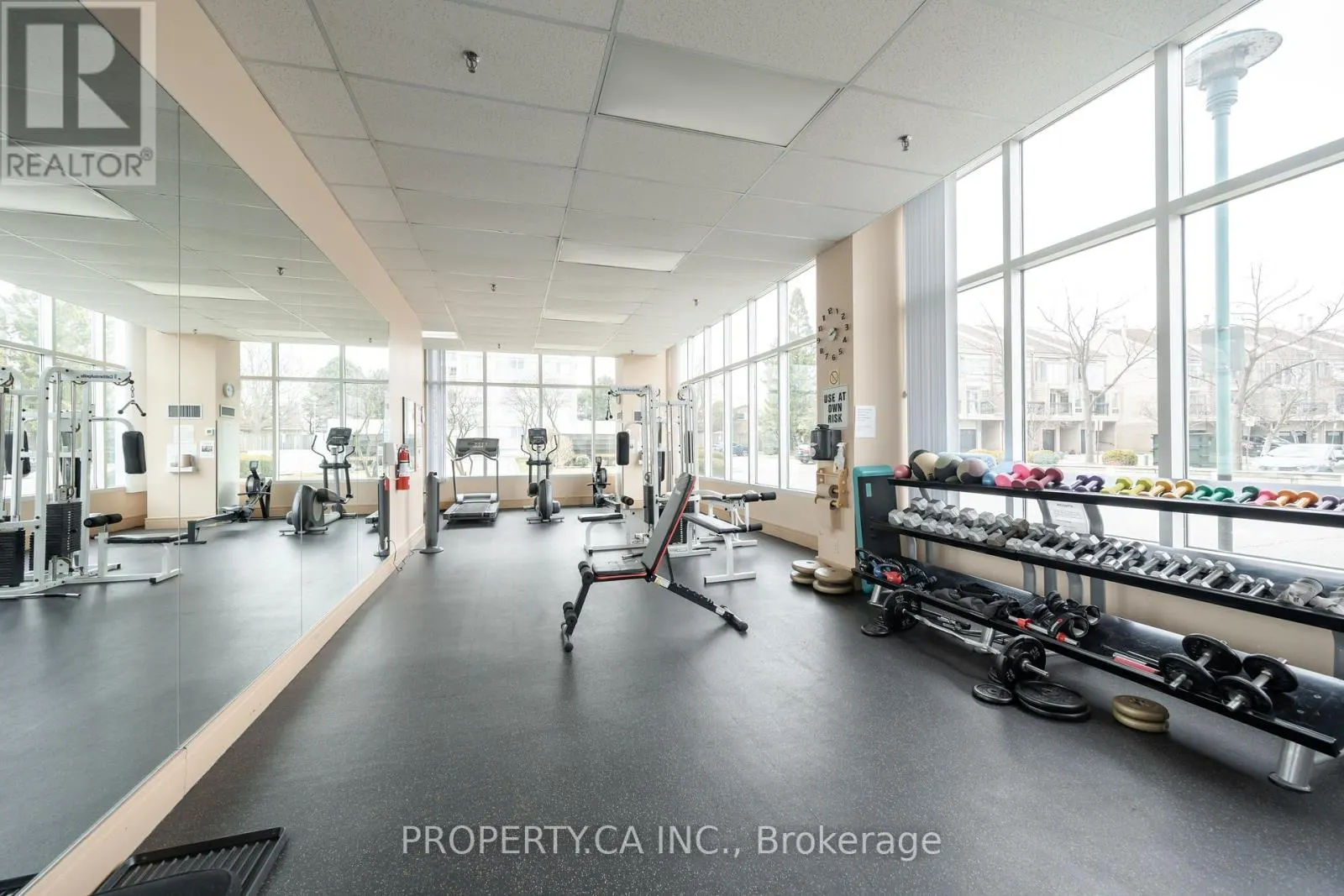 812 - 25 CUMBERLAND LANE
