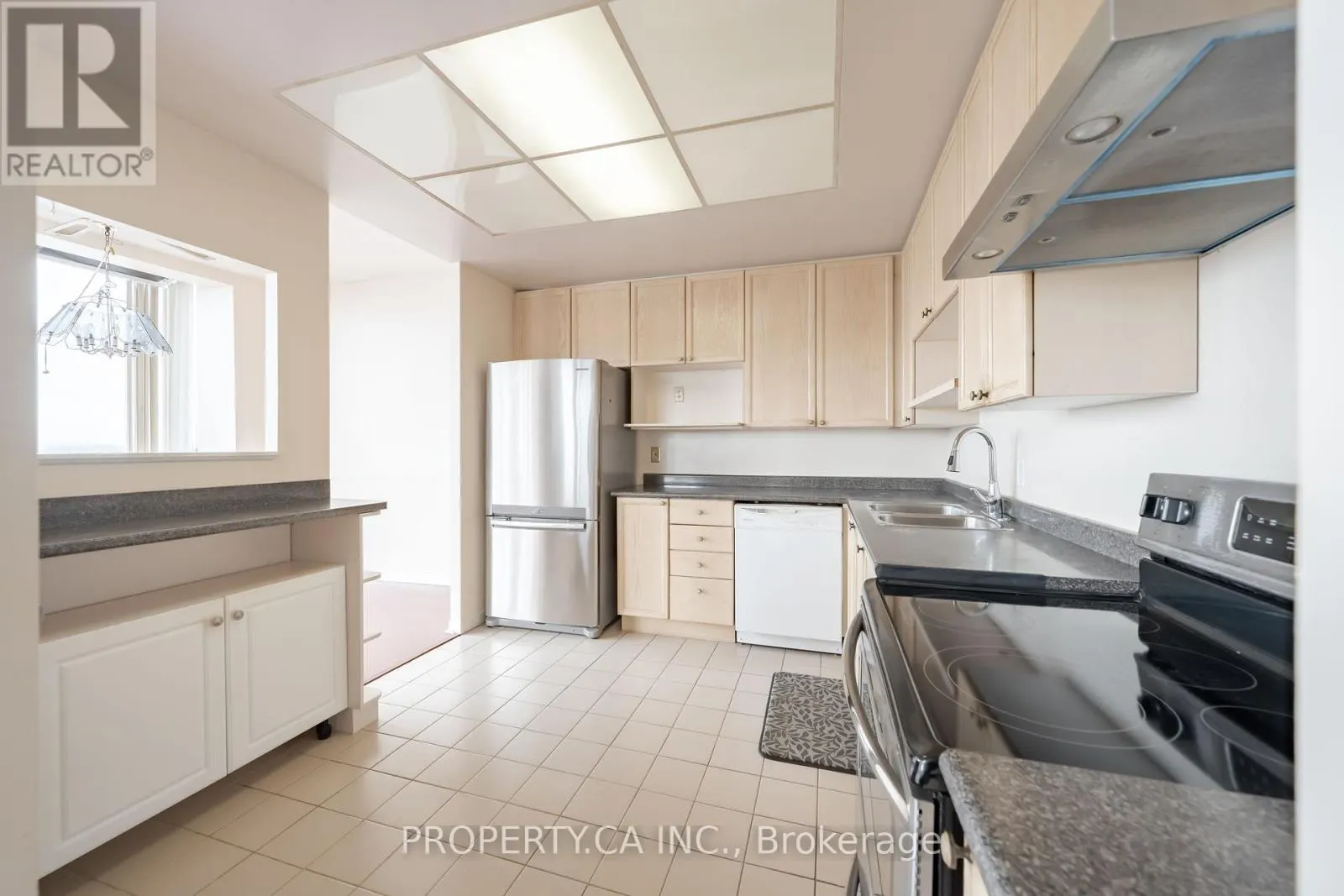 812 - 25 CUMBERLAND LANE