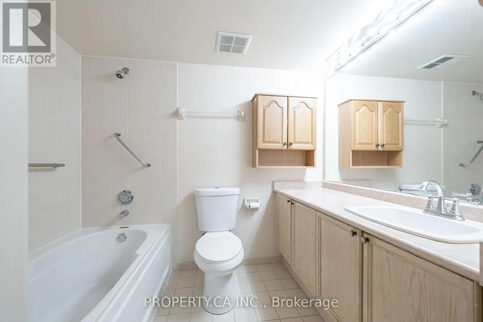812 - 25 CUMBERLAND LANE