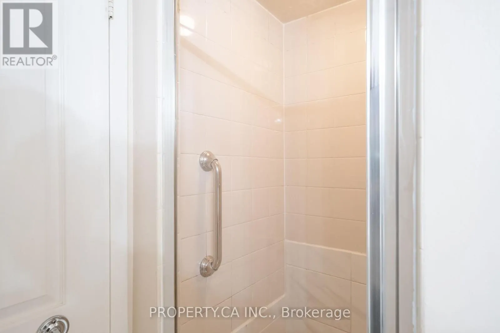 812 - 25 CUMBERLAND LANE