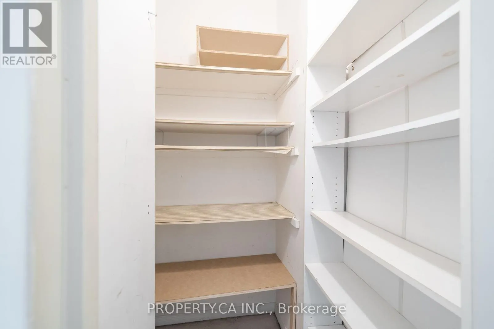 812 - 25 CUMBERLAND LANE
