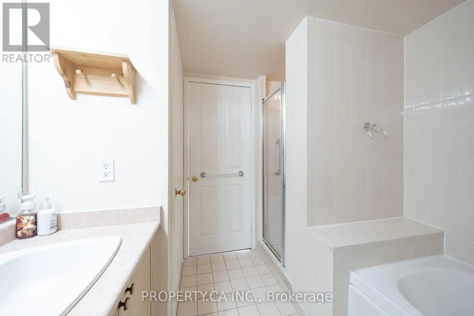 812 - 25 CUMBERLAND LANE