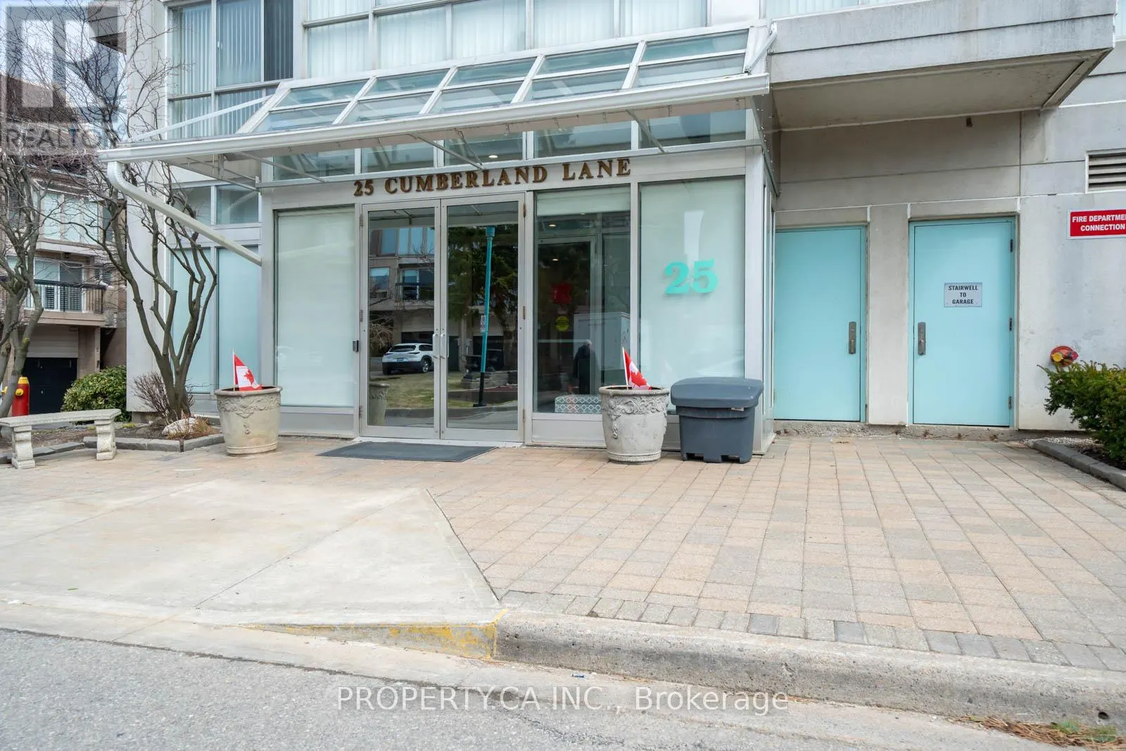812 - 25 CUMBERLAND LANE