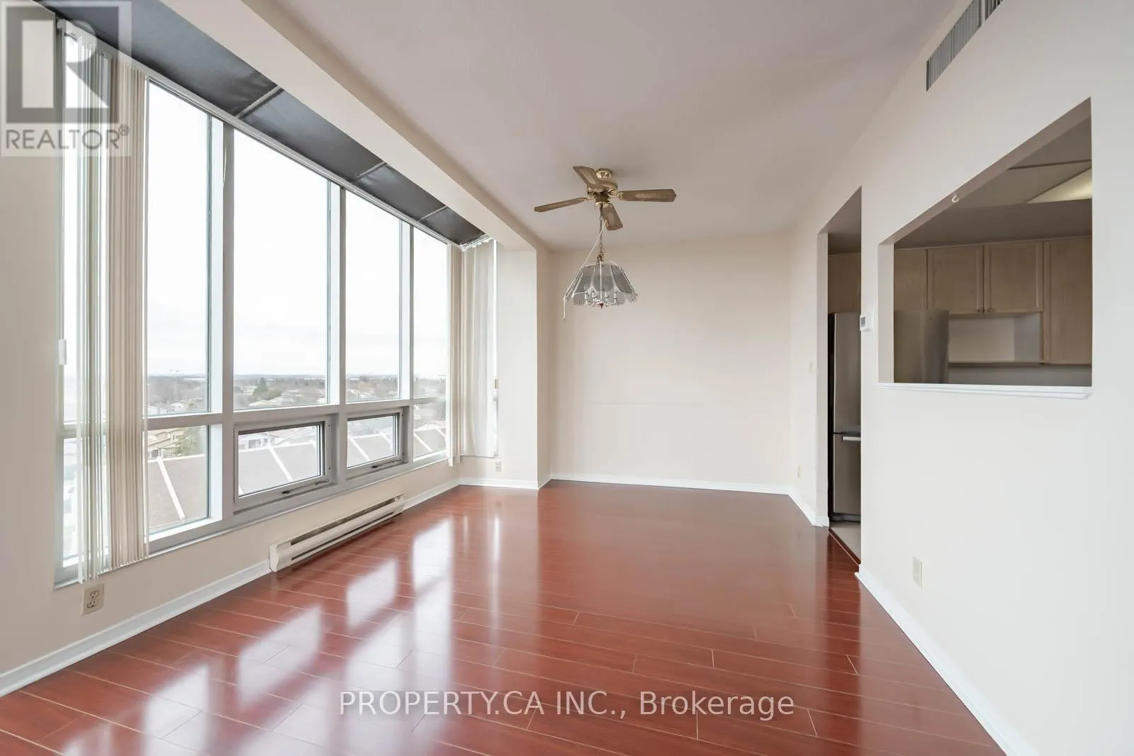 812 - 25 CUMBERLAND LANE