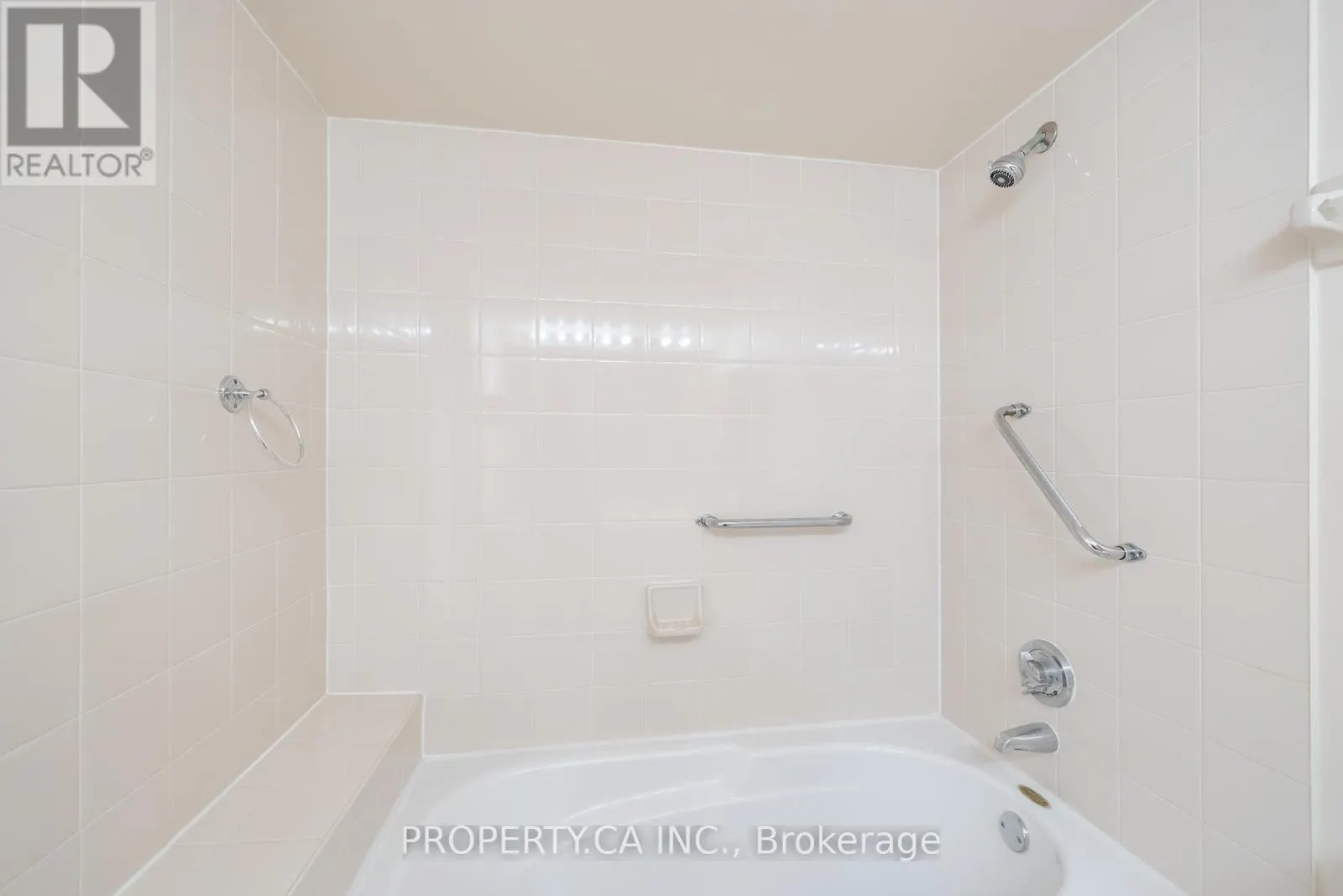 812 - 25 CUMBERLAND LANE