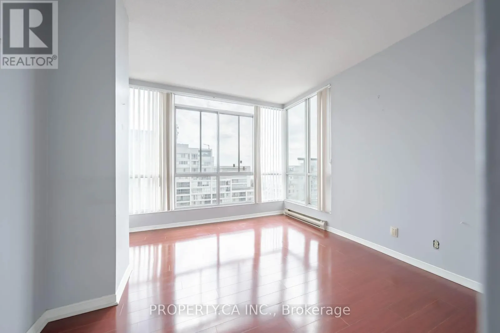 812 - 25 CUMBERLAND LANE