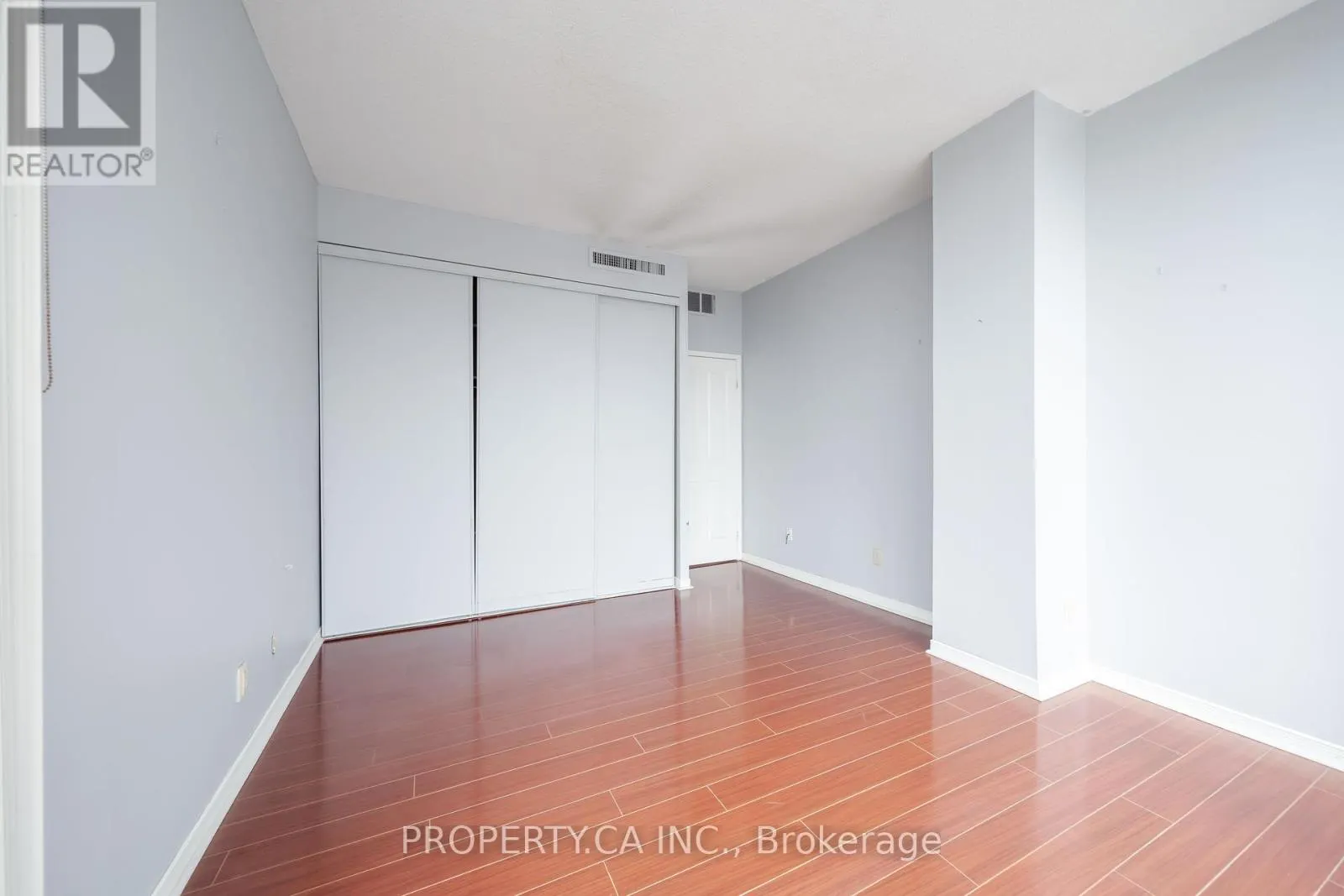 812 - 25 CUMBERLAND LANE