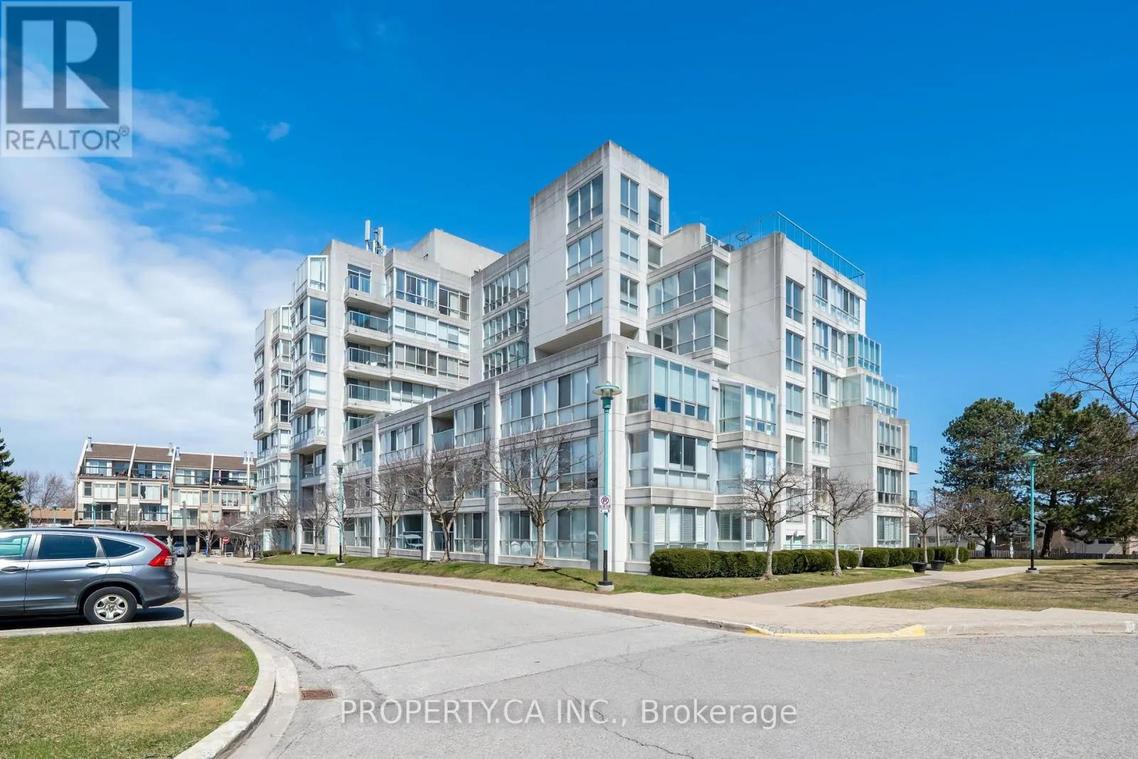 812 - 25 CUMBERLAND LANE