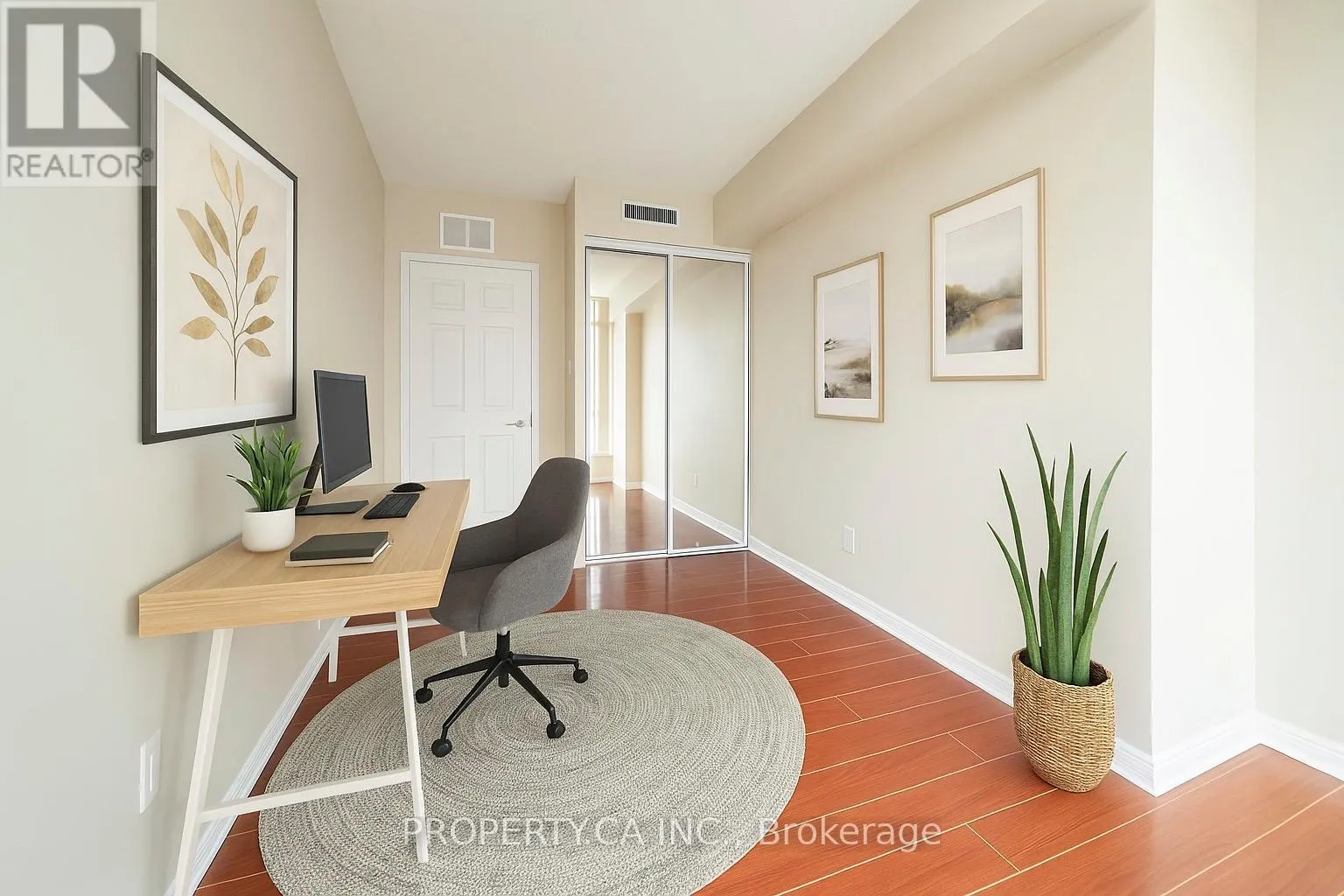 812 - 25 CUMBERLAND LANE