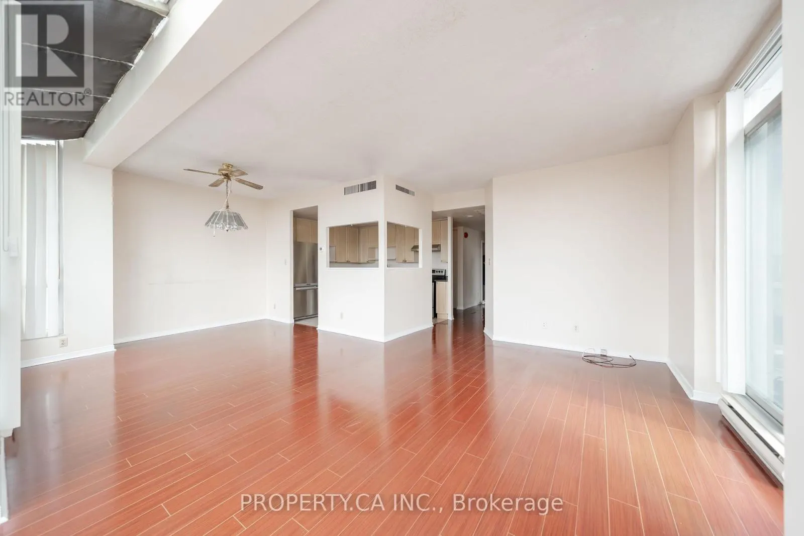 812 - 25 CUMBERLAND LANE