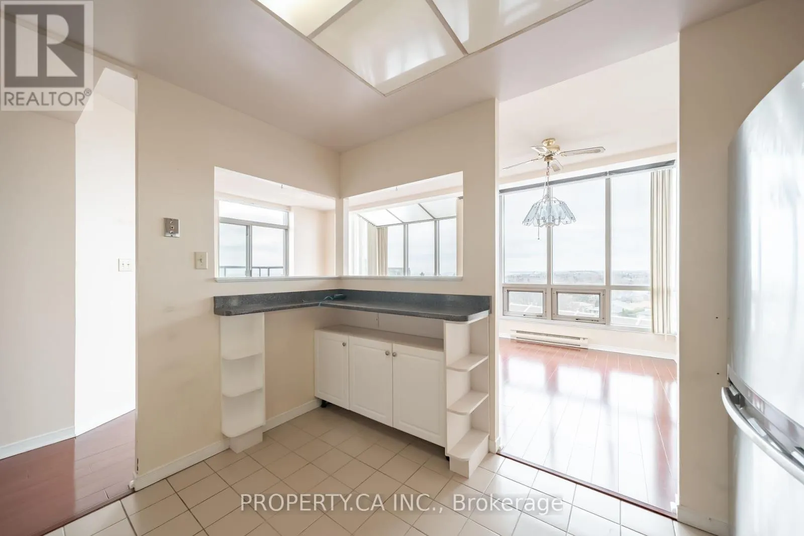 812 - 25 CUMBERLAND LANE
