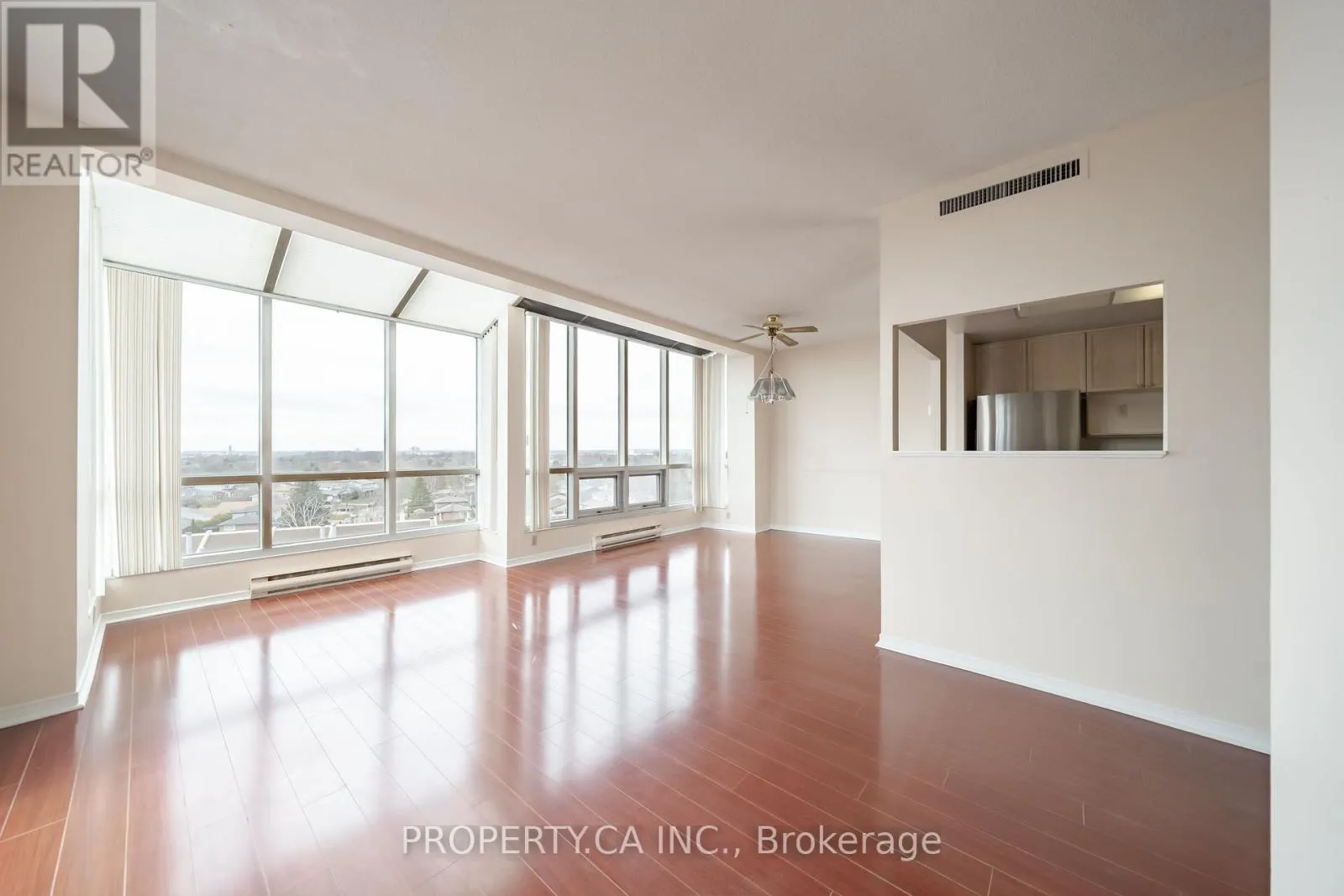 812 - 25 CUMBERLAND LANE