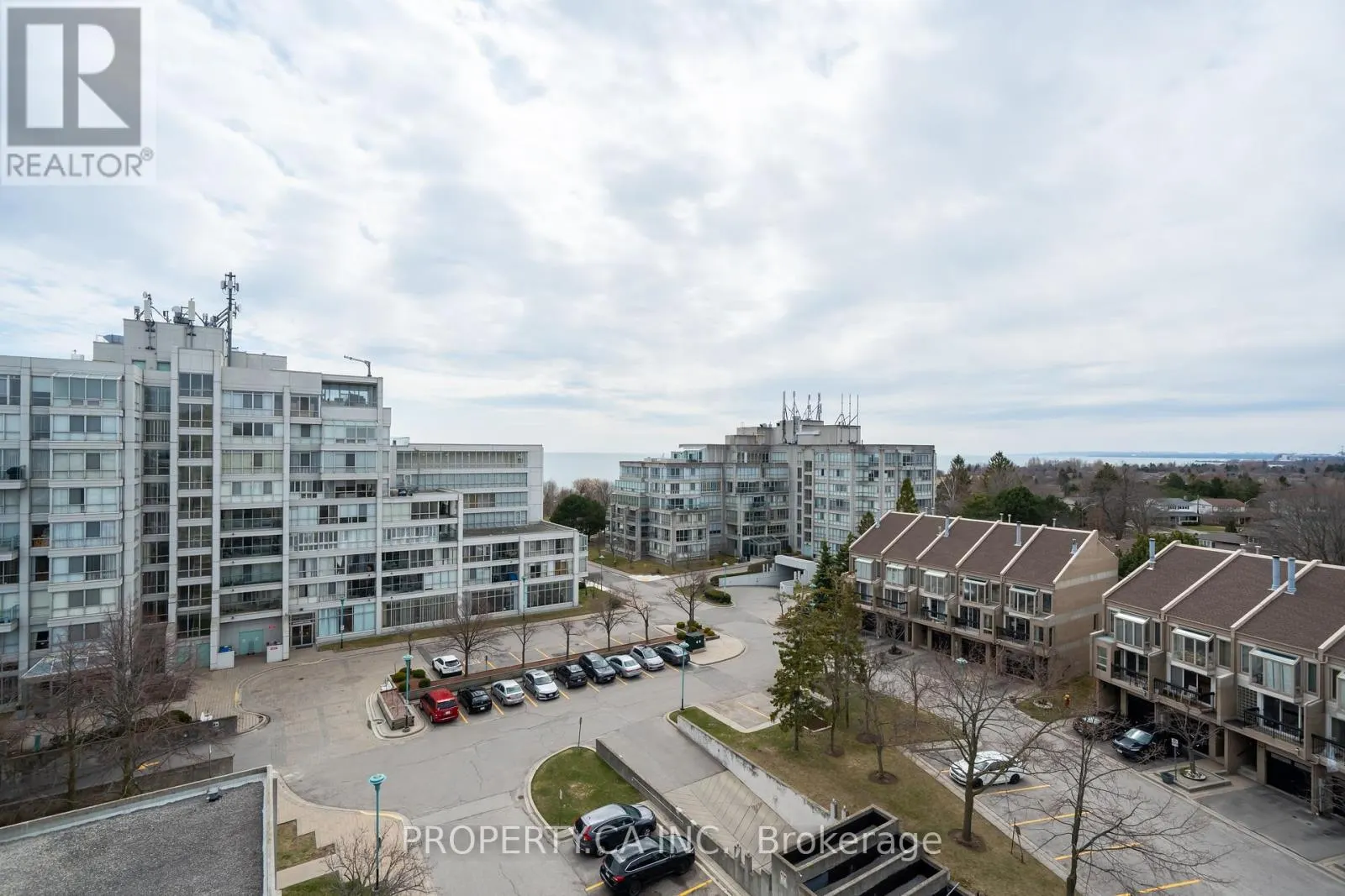 812 - 25 CUMBERLAND LANE