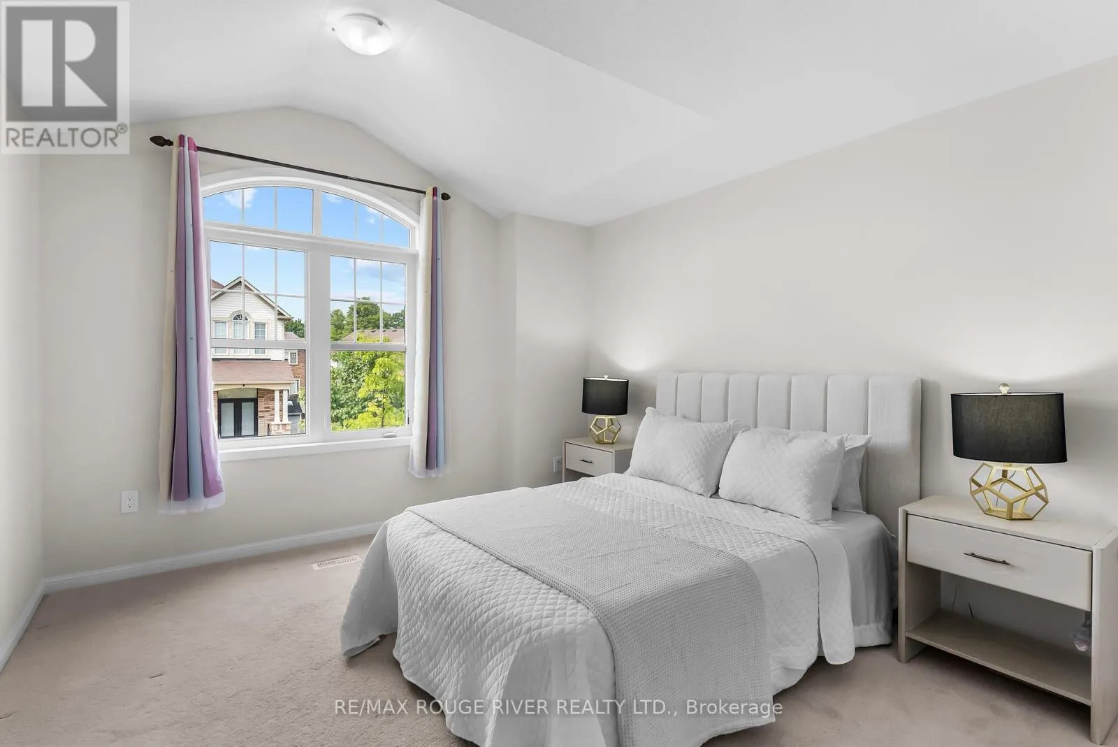 1862 PARKHURST CRESCENT