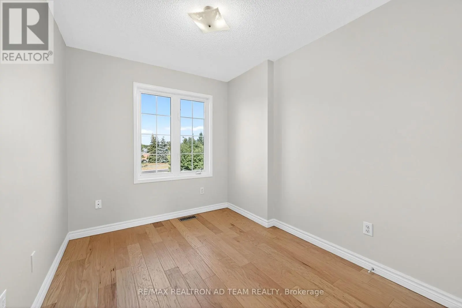 34 UNSWORTH CRESCENT