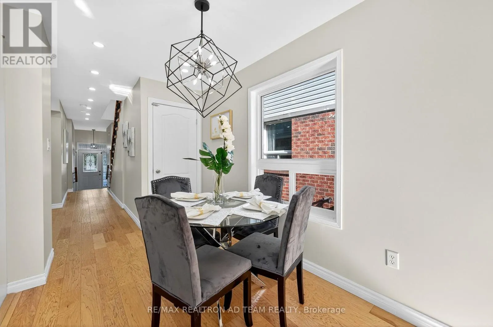 34 UNSWORTH CRESCENT