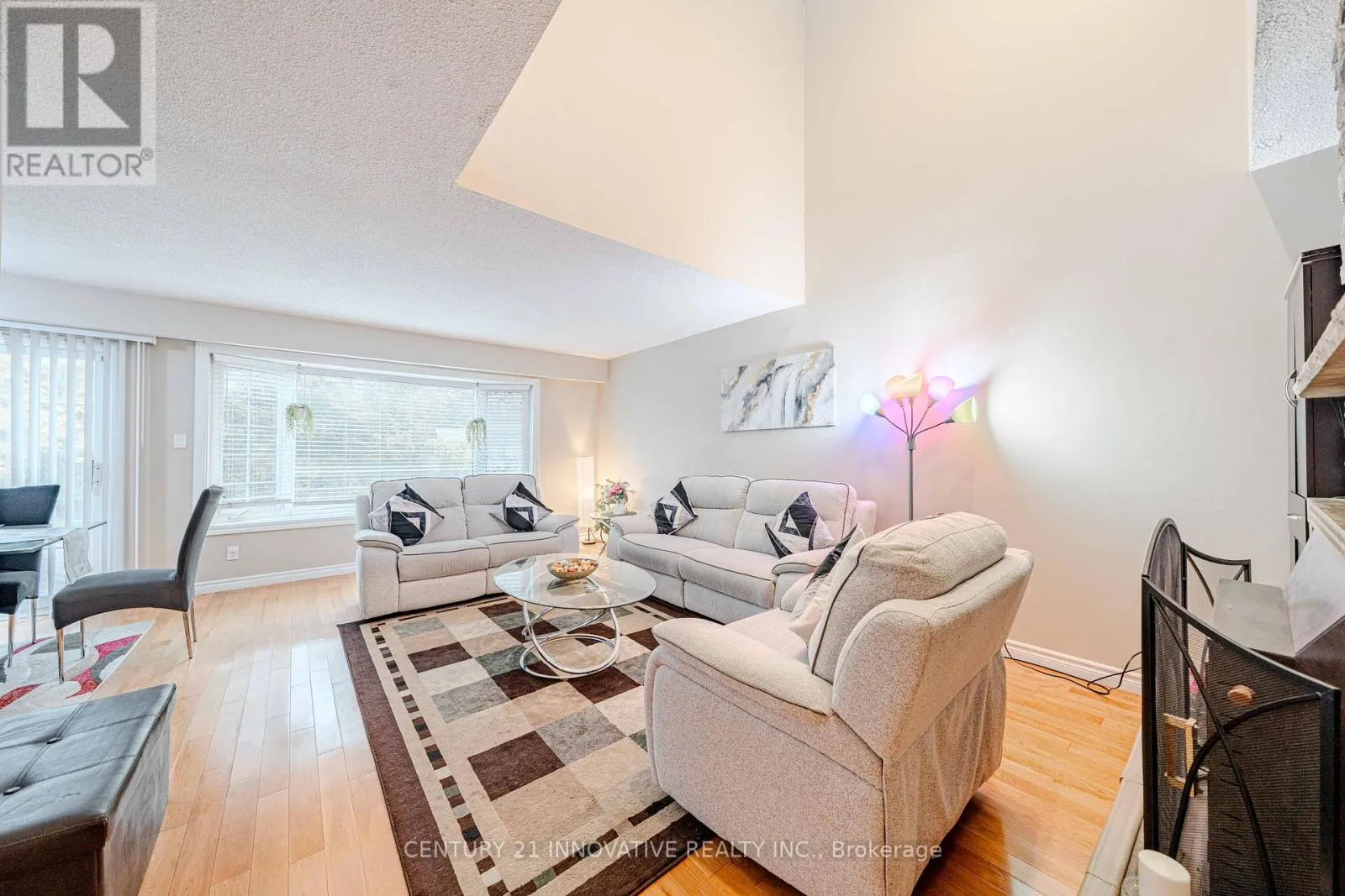 1764 LISTOWELL CRESCENT
