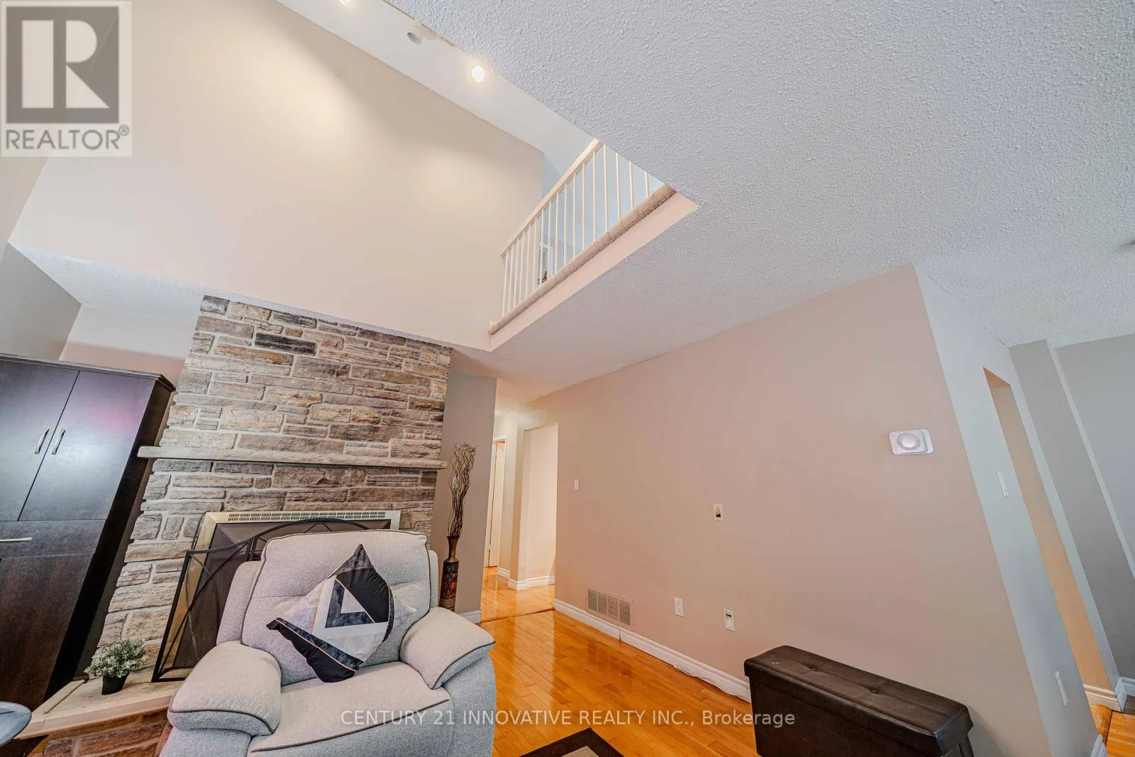 1764 LISTOWELL CRESCENT
