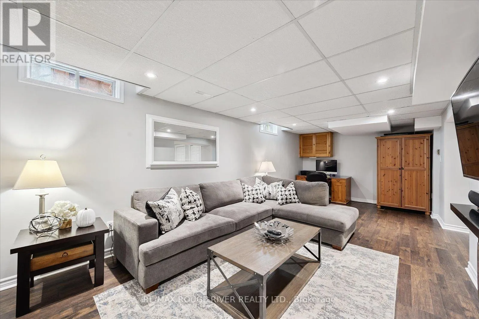 63 CANADIAN OAKS DRIVE