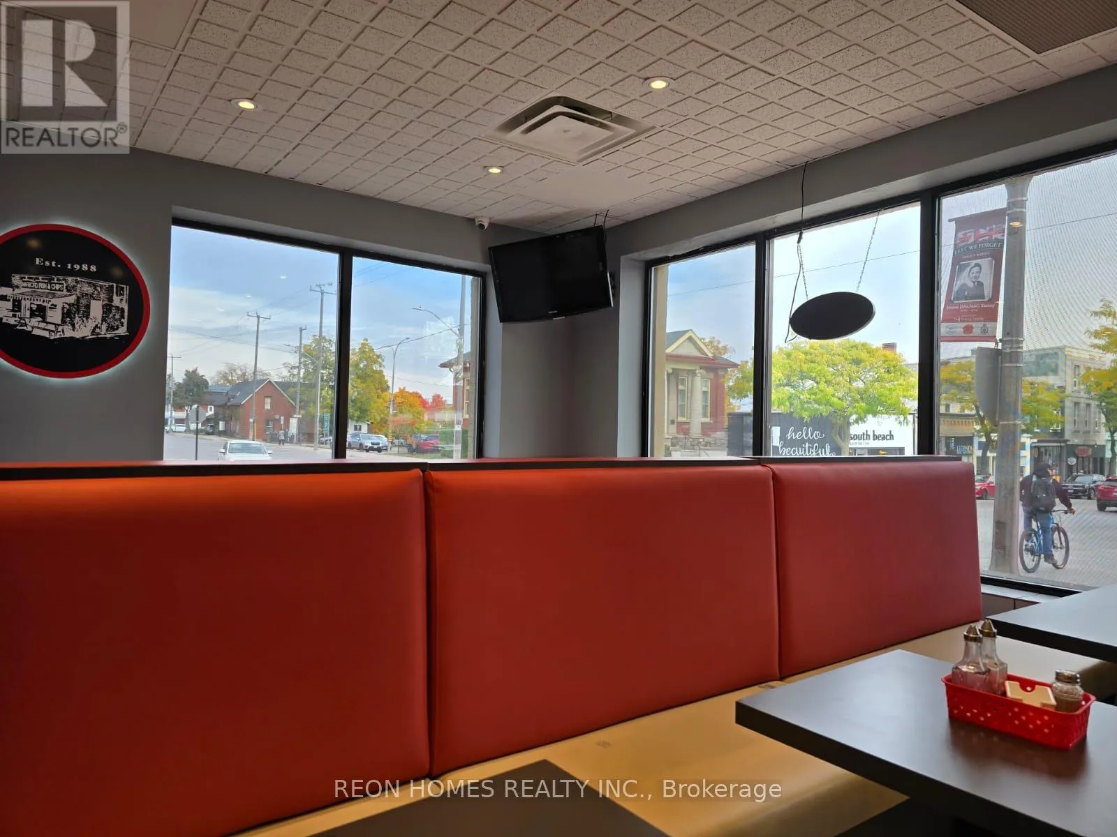 201 DUNDAS STREET W