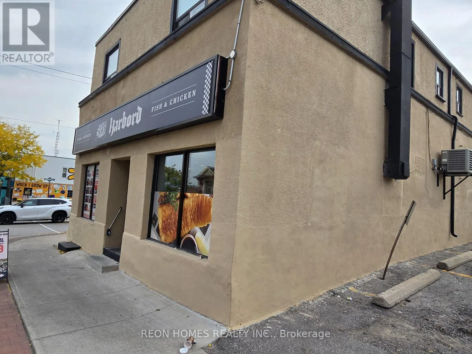 201 DUNDAS STREET W