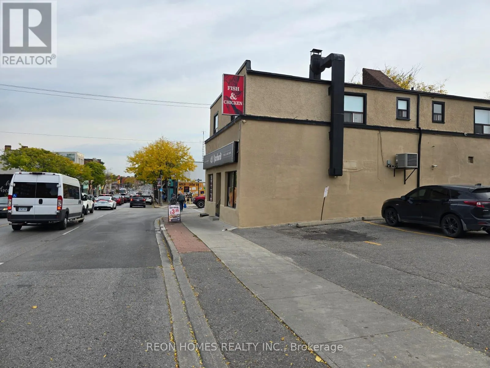 201 DUNDAS STREET W