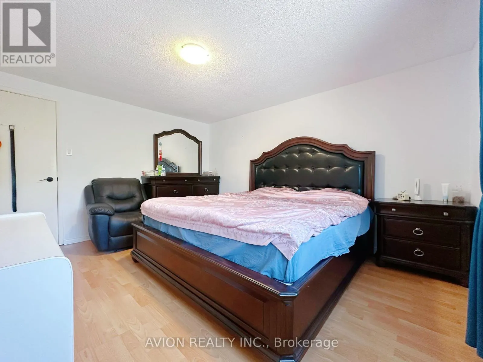 18 - 1121 SANDHURST CIRCLE